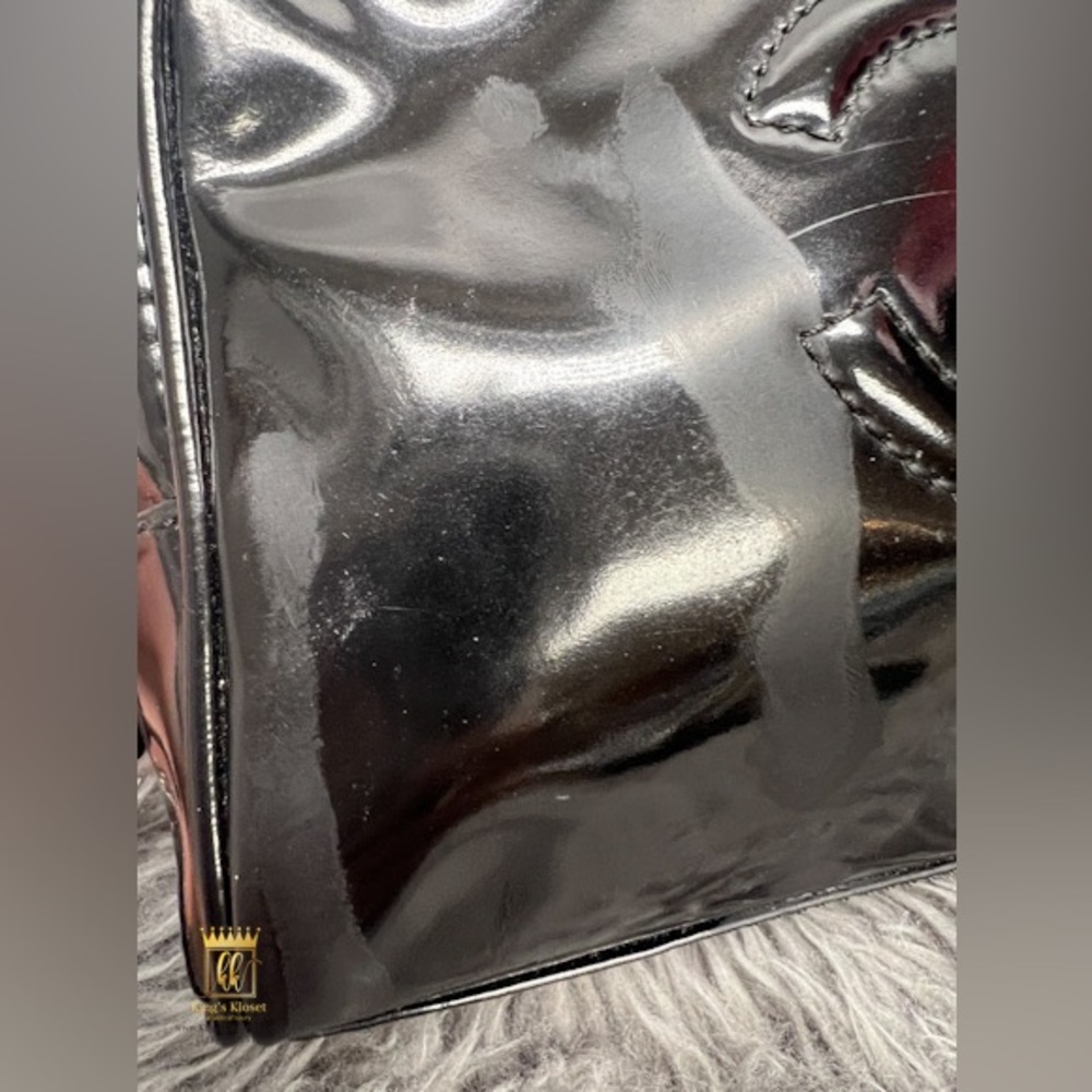 Chanel Cosmetic Pouch - Picture 4 of 15